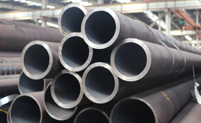 山東無縫鋼管廠分享：無縫鋼管是指沒有焊縫的鋼管通常用鋼坯直接軋制而成。